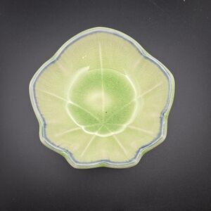 Kotobuki Style Green Crackle Glaze Leaf Pottery Bowls.